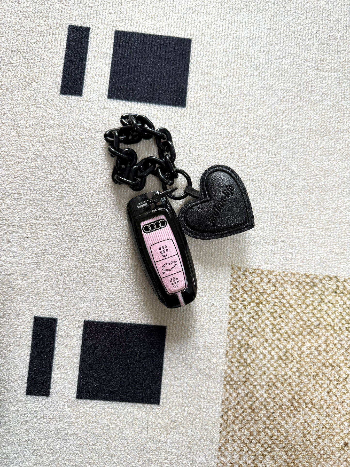 Pink and black Audi car key cover suitable for Audi A6L A4L/Q5L/A3/Q3/Q2L/A5/Q7/A8